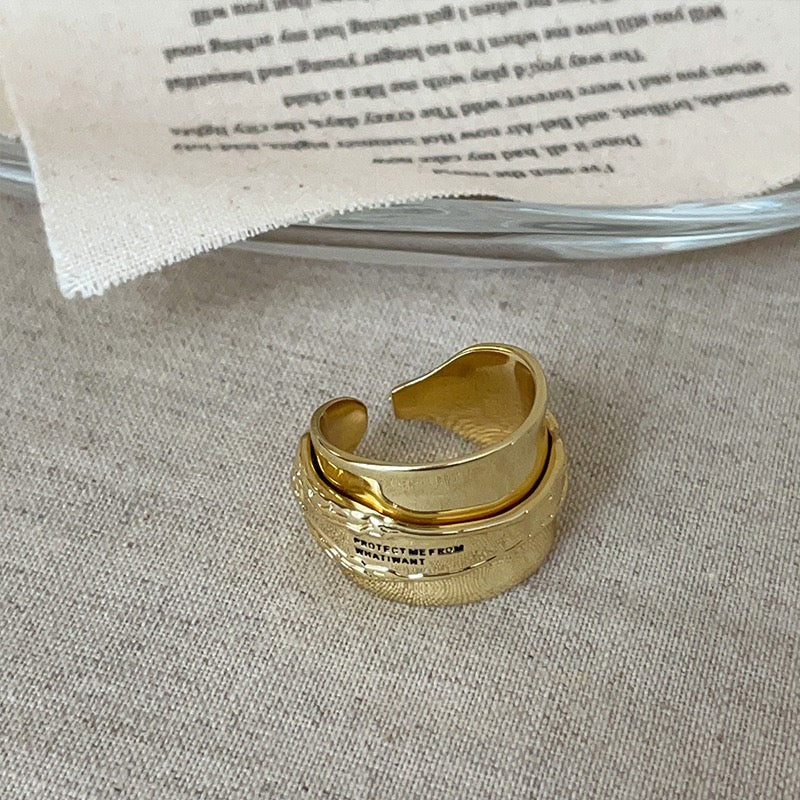 Retro geometric letter ring