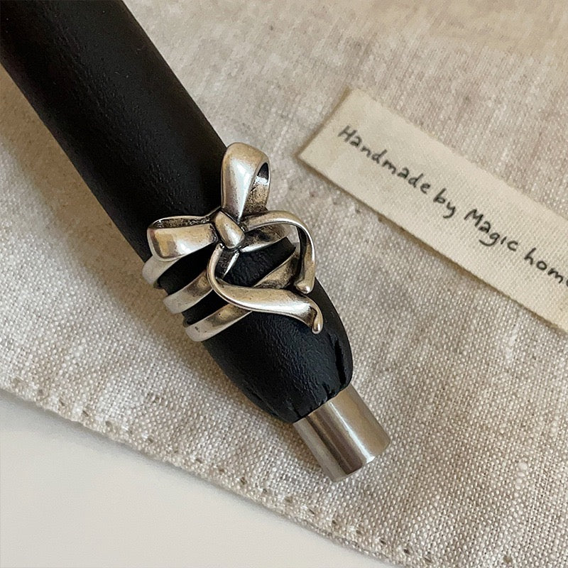 Vintage vintage bow ring