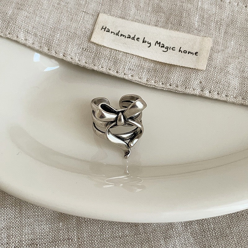Vintage vintage bow ring